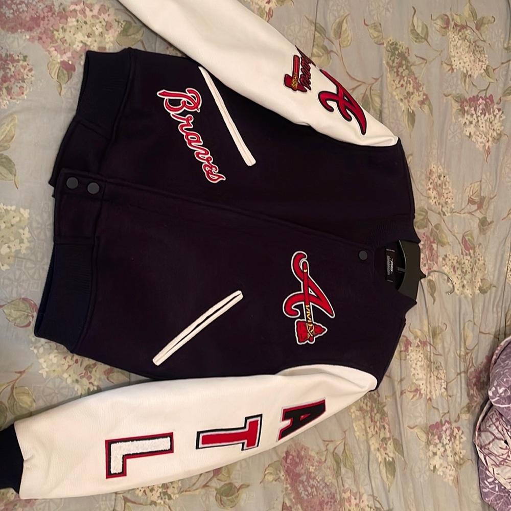 ATLANTA BRAVES VARSITY JACCET WORN ONCE BASICALLY BRAND NEW NO FLAWS OR ODORS